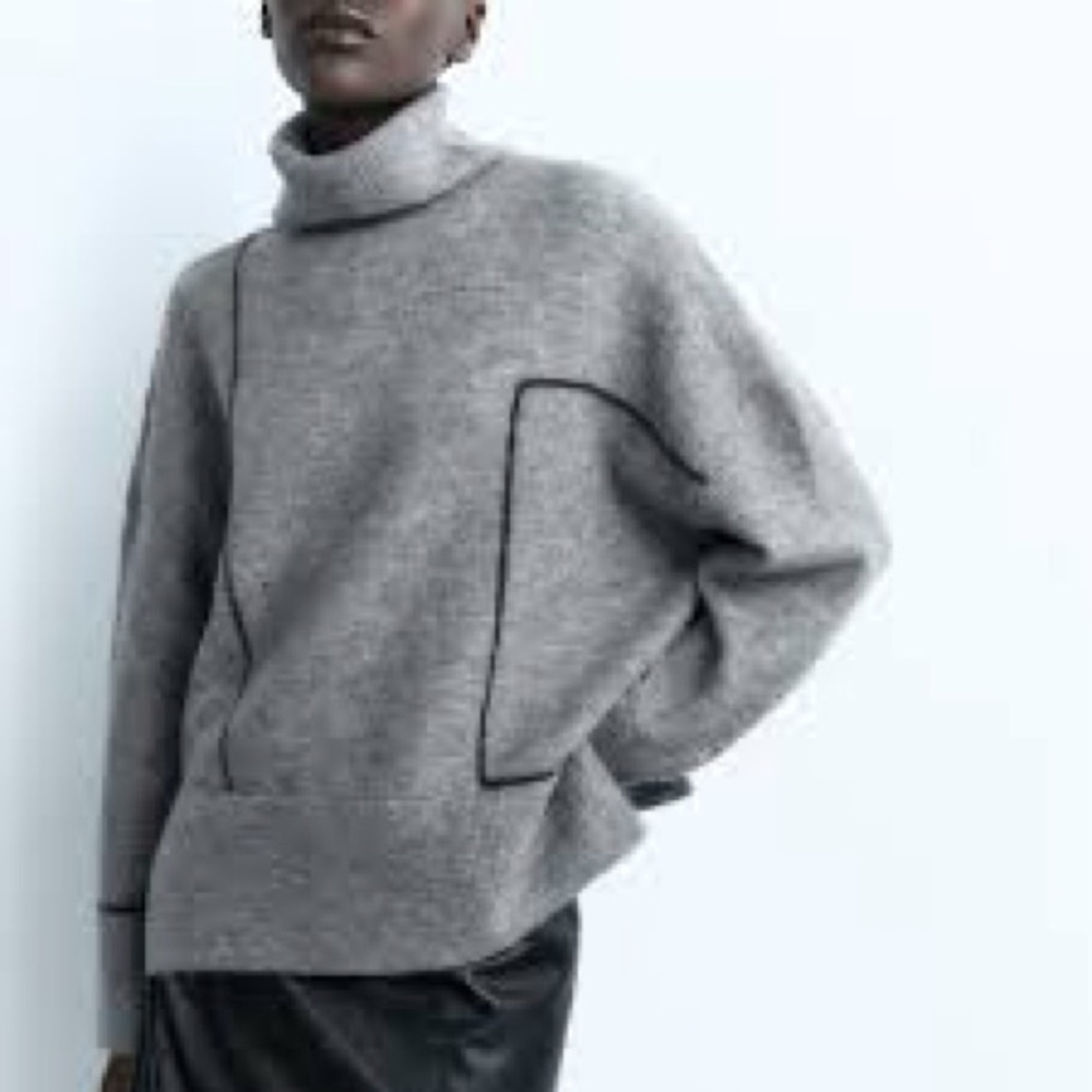 Zara Gray Turtleneck‎ Sweater with Contrast Piping
